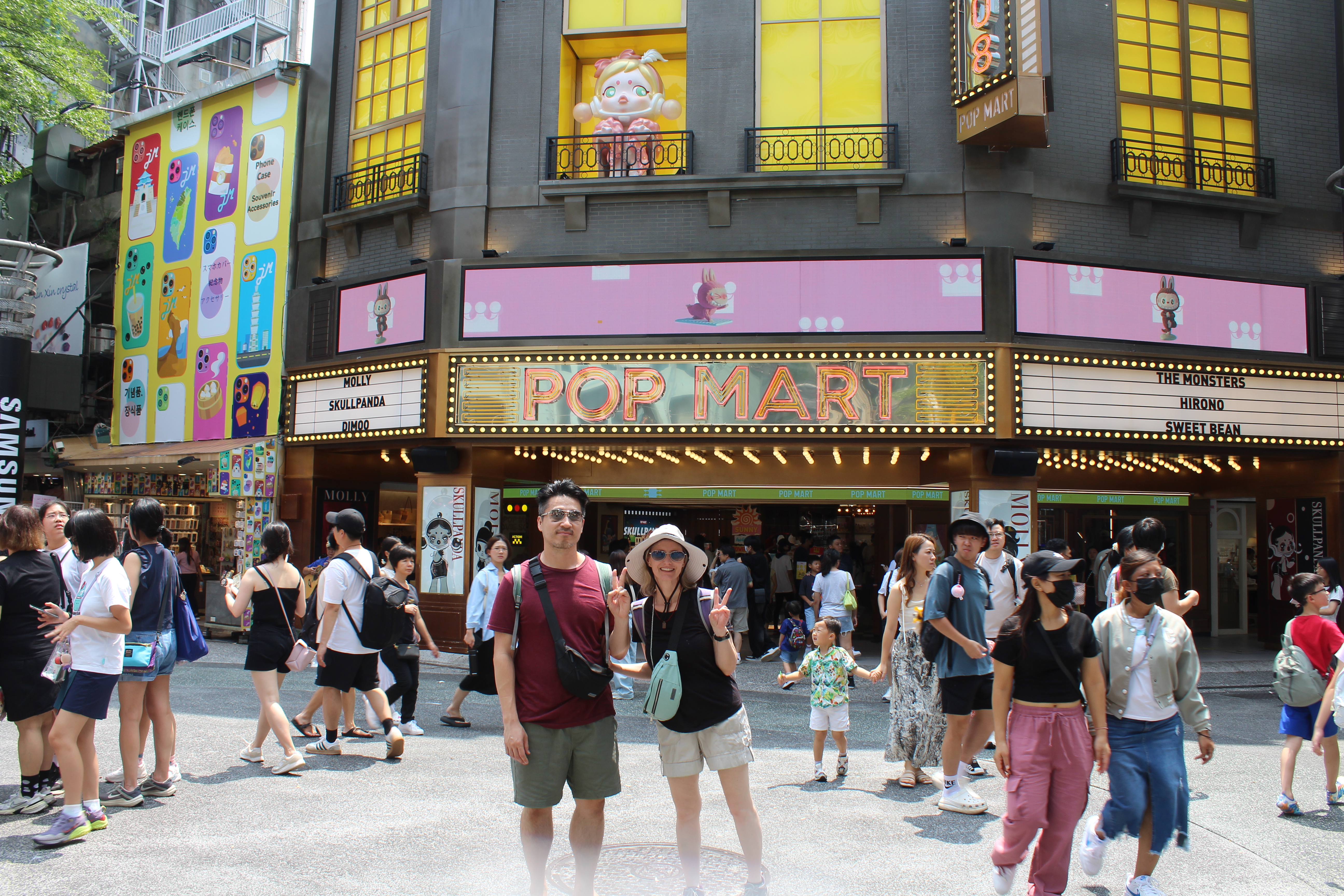 MLC students exploring the streets of Taiwan